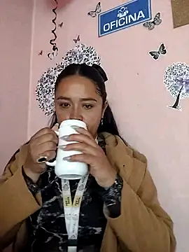 Snapshot of -Mia1 chatting on September 22, 2025, 2:56 pm -Mia1 online show from September 22, 2025, 2:56 pm