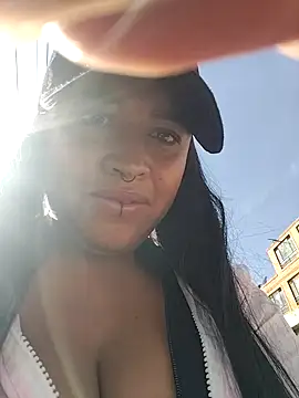 Snapshot of -Mia1 chatting on September 26, 2025, 1:29 pm -Mia1 online show from September 26, 2025, 1:29 pm