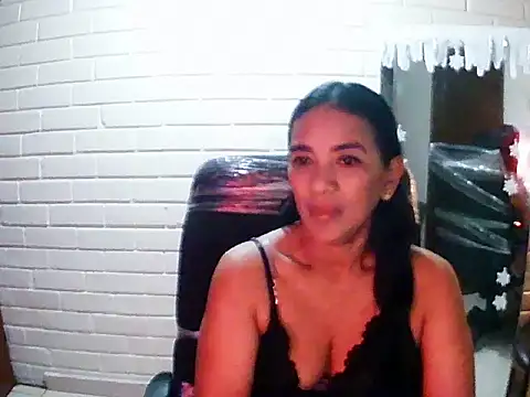 MiiaVelasquez online show from November 14, 2025, 4:16 am