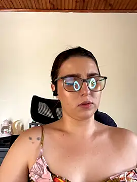 CoraVibes online show from September 20, 2025, 7:30 pm