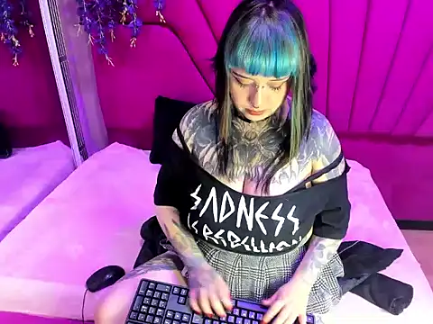 RavenCeleste  online show from October 7, 2025, 3:51 am