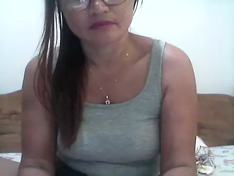 nathalie0045 online show from March 25, 2026, 11:25 pm