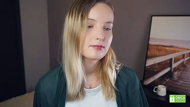 HongTomczak online show from September 24, 2025, 7:04 am