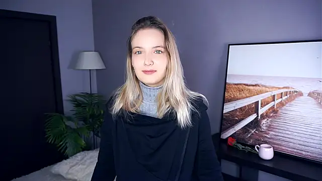 HongTomczak online show from September 12, 2025, 7:19 am