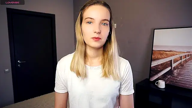 HongTomczak online show from September 22, 2025, 6:52 am