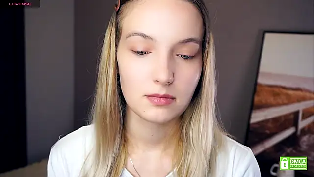 HongTomczak online show from September 23, 2025, 6:42 am