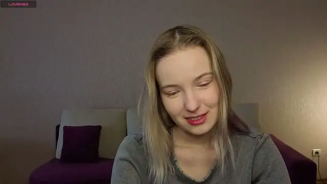 Snapshot of HongTomczak chatting on April 13, 2026, 7:45 am HongTomczak online show from April 13, 2026, 7:45 am