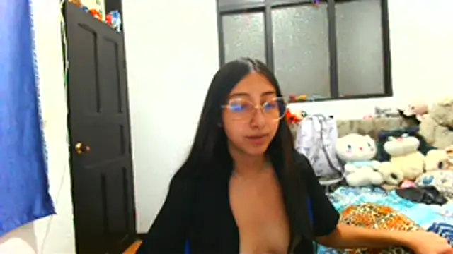 Snapshot of Nanilux chatting on October 22, 2025, 5:23 pm Nanilux online show from October 22, 2025, 5:23 pm