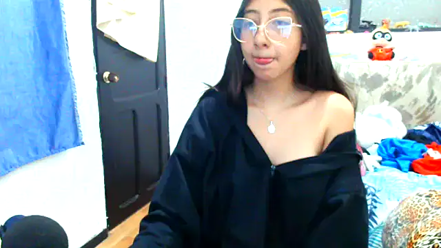 Snapshot of Nanilux chatting on October 9, 2025, 7:25 pm Nanilux online show from October 9, 2025, 7:25 pm