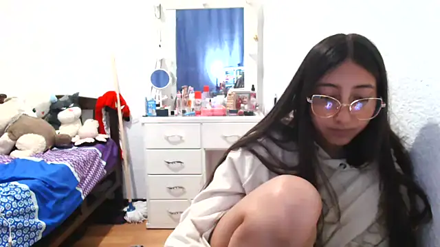 Snapshot of Nanilux chatting on September 10, 2025, 10:09 pm Nanilux online show from September 10, 2025, 10:09 pm