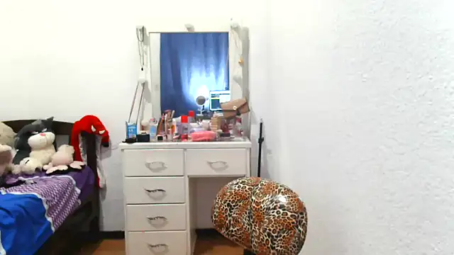 Snapshot of Nanilux chatting on September 8, 2025, 7:02 pm Nanilux online show from September 8, 2025, 7:02 pm