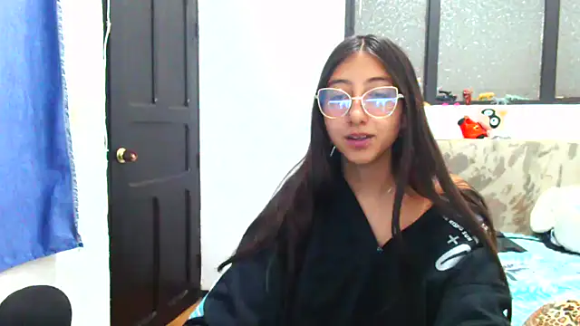 Snapshot of Nanilux chatting on October 14, 2025, 9:47 pm Nanilux online show from October 14, 2025, 9:47 pm