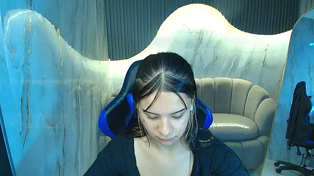 Nanncy r  online show from October 10, 2025, 1:17 am