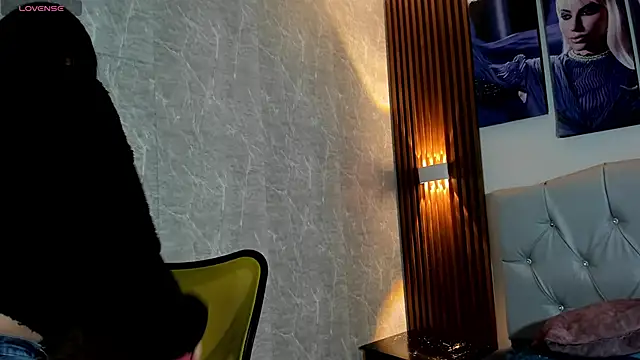 Sophi Thaylorr online show from September 27, 2025, 12:55 pm