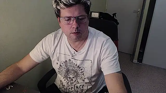 blueandwhite1 online show from January 8, 2025, 3:39 pm