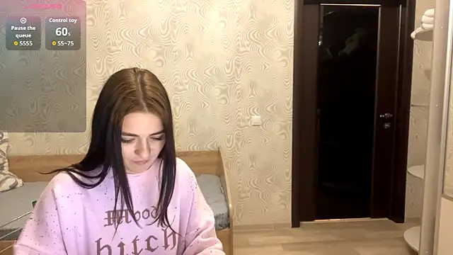 TianaWidell online show from January 8, 2026, 2:23 pm