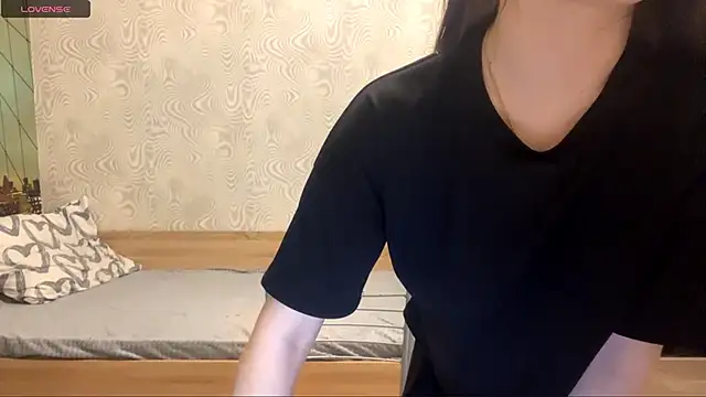 TianaWidell online show from January 17, 2026, 2:09 pm