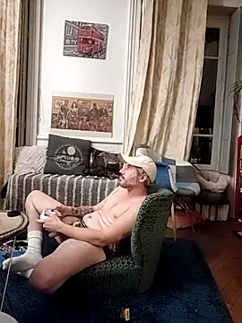 Titilouonlyf69 online show from September 25, 2025, 9:32 pm