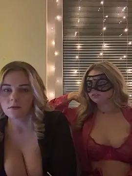 ItsLxsa online show from April 7, 2026, 8:21 pm