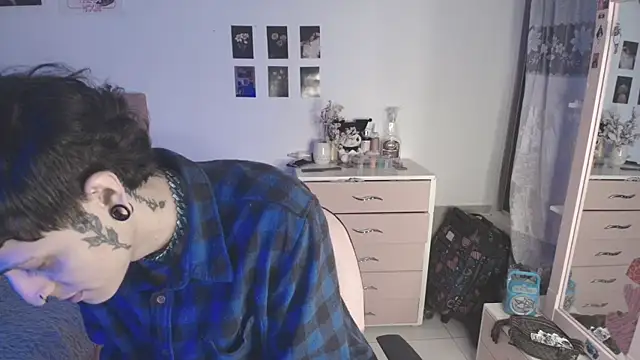 Snapshot of 2cyboy_ chatting on October 15, 2025, 8:39 pm 2cyboy  online show from October 15, 2025, 8:39 pm