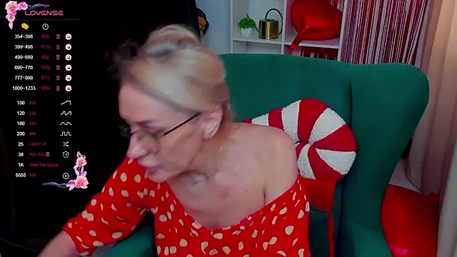 Snapshot of PamellaMurphy chatting on February 20, 2026, 7:43 am PamellaMurphy online show from February 20, 2026, 7:43 am