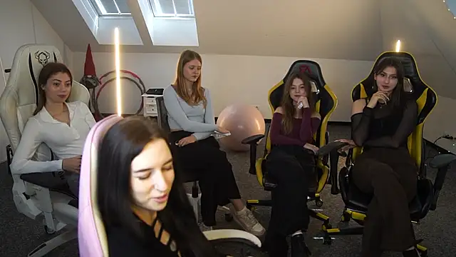 Snapshot of _Lili_054 chatting on October 2, 2025, 10:18 am  Lili 054 online show from October 2, 2025, 10:18 am