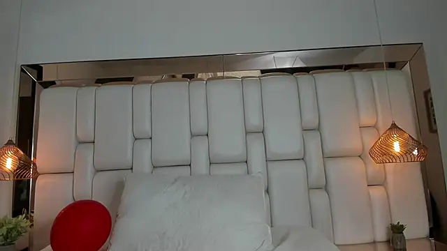 CarolinaFerrer online show from October 29, 2025, 6:51 pm