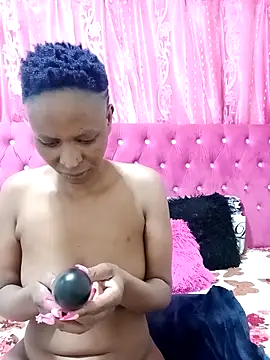 SexyBootie online show from December 18, 2025, 9:29 pm