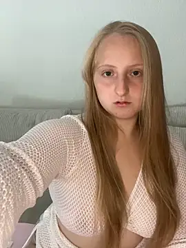 young hailey online show from September 25, 2025, 7:58 am