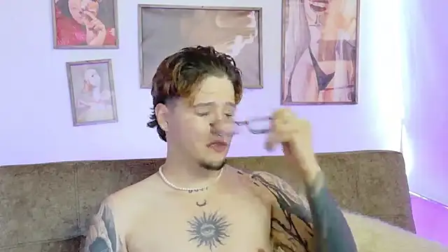 Snapshot of _tylerr_ chatting on September 20, 2025, 4:45 pm tylerr online show from September 20, 2025, 4:45 pm