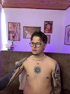 Snapshot of _tylerr_ chatting on September 14, 2025, 4:51 pm tylerr online show from September 14, 2025, 4:51 pm