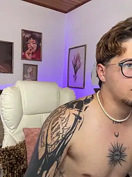 Snapshot of _tylerr_ chatting on September 10, 2025, 5:01 pm tylerr online show from September 10, 2025, 5:01 pm