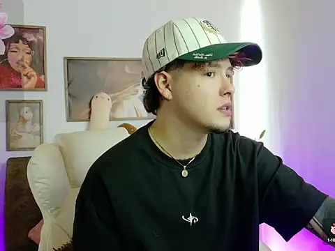 Snapshot of _tylerr_ chatting on October 1, 2025, 4:33 pm tylerr online show from October 1, 2025, 4:33 pm