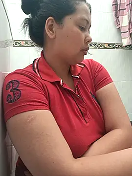 Snapshot of Alessandraa- chatting on July 7, 2026, 7:39 pm Alessandraa- online show from July 7, 2026, 7:39 pm