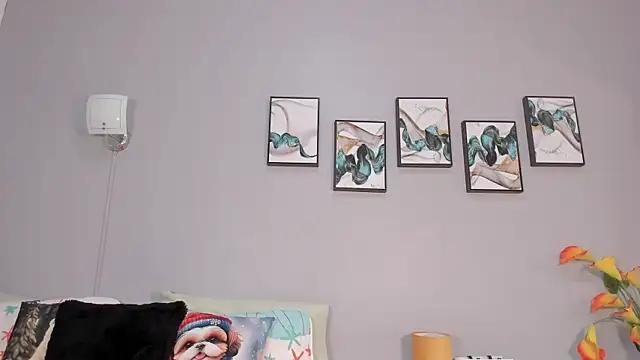 Snapshot of SophieW1 chatting on December 3, 2025, 12:15 pm SophieW1 online show from December 3, 2025, 12:15 pm