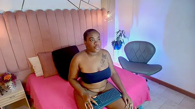 Chloee Miller1 online show from October 10, 2025, 2:18 pm