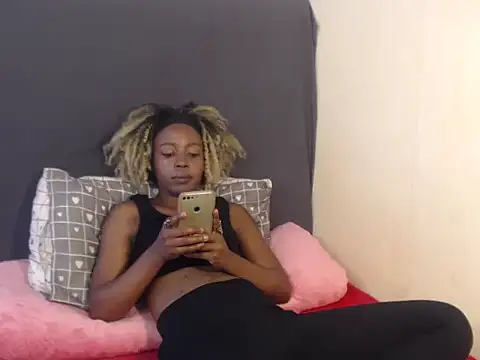 Hotgirl87 online show from October 4, 2025, 11:12 am