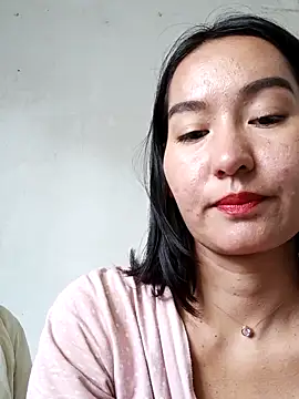 Snapshot of Luu-Lii777 chatting on October 2, 2025, 5:00 am Luu-Lii777 online show from October 2, 2025, 5:00 am