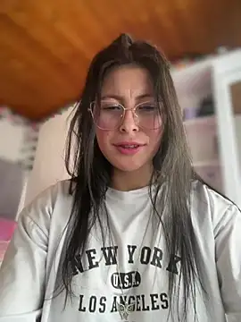 Mia salinass online show from March 23, 2026, 8:08 pm