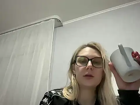 NikexPretty online show from December 18, 2025, 7:50 pm