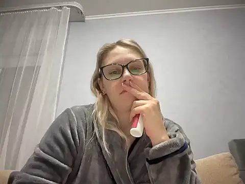 NikexPretty online show from November 13, 2025, 8:02 pm