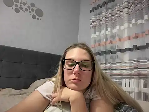 NikexPretty online show from October 4, 2025, 6:09 pm