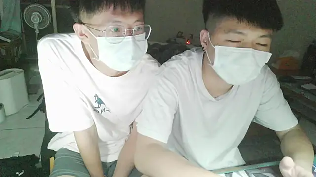 zhu000000 online show from April 10, 2026, 2:35 pm