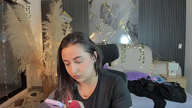 SarahCastro1  online show from February 23, 2026, 3:52 am