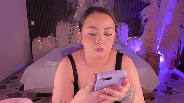 SarahCastro1  online show from March 25, 2026, 4:34 am