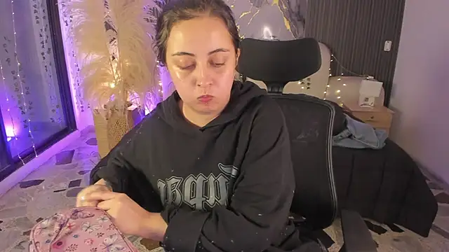 SarahCastro1  online show from February 26, 2026, 4:12 am