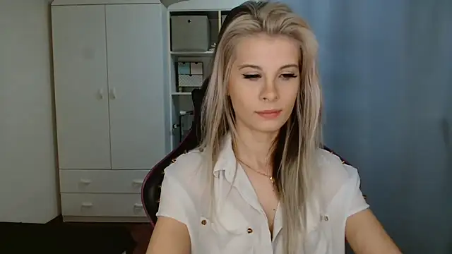 Snapshot of KristineGlow chatting on March 31, 2026, 6:26 am KristineGlow online show from March 31, 2026, 6:26 am