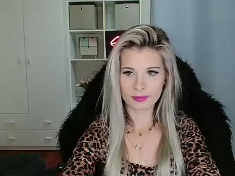 KristineGlow online show from November 3, 2025, 3:15 pm