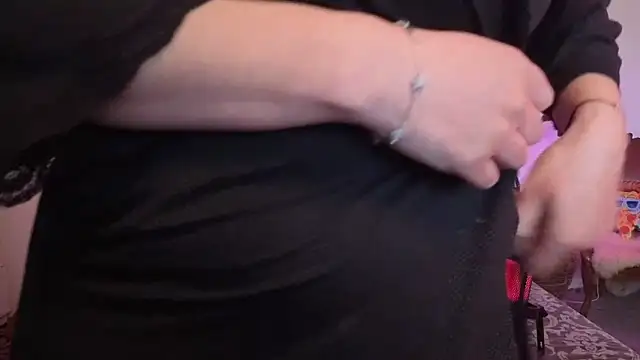 Snapshot of SilkenSin chatting on April 14, 2026, 6:40 am SilkenSin online show from April 14, 2026, 6:40 am