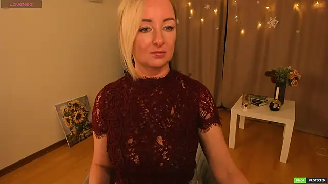 sexmom8 online show from December 17, 2025, 10:42 am